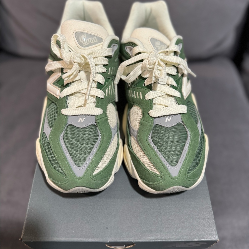 Gradeschool New Balance 9060 size 3.5 Brand New In Box